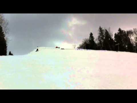 30 Skifahrer Händchen halten Backflip