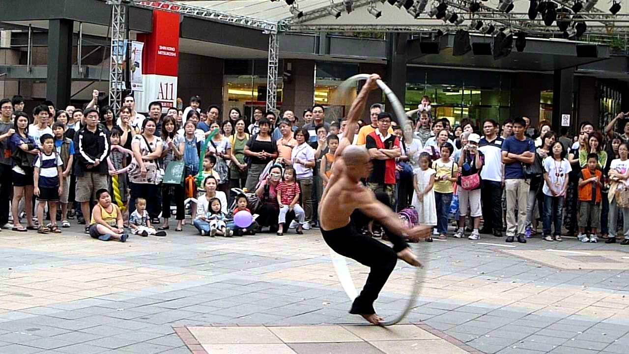 Asian Vitruvian Man – grandiose Straßenperformance in Taipeh