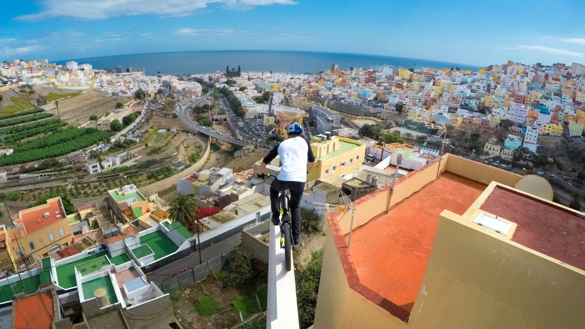 BMX fahren auf den Dächern von Las Palmas de Gran Canaria
