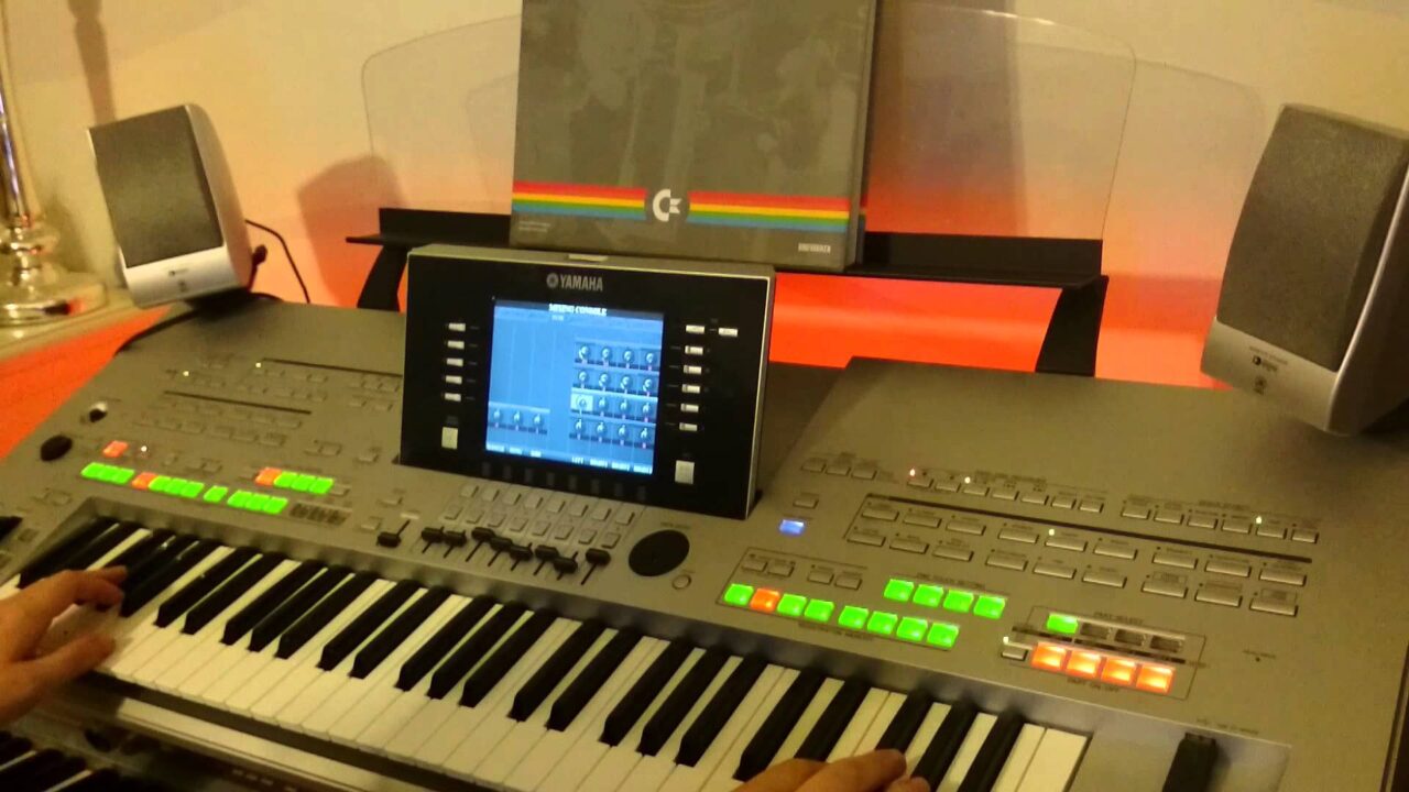 Chris Huelsbeck spielt das Turrican Theme
