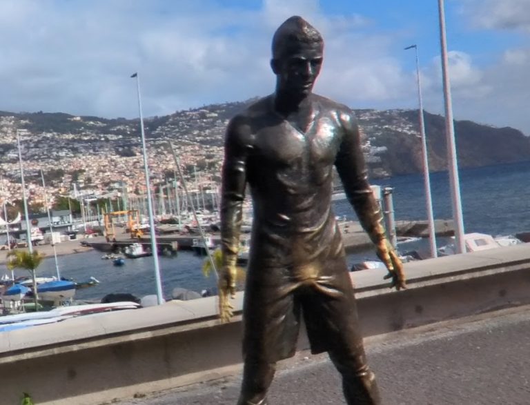 Google Earth Funde – Cristiano Ronaldo Statue