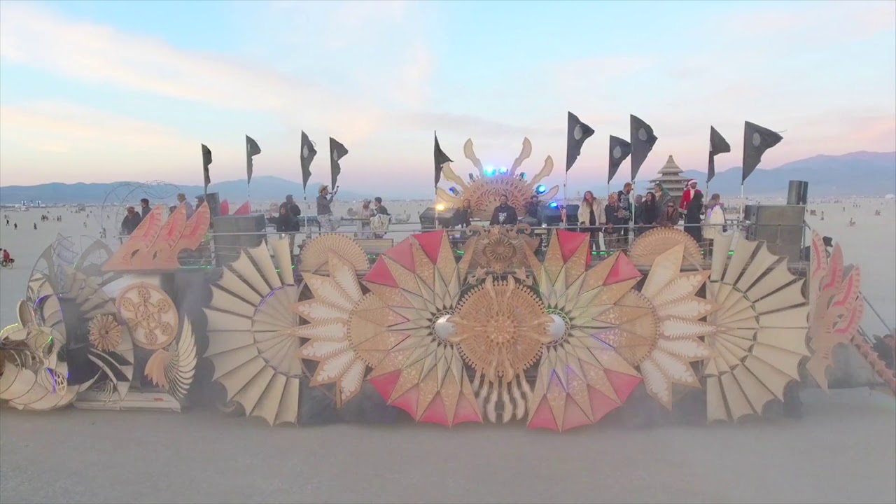 Drohnenaufnahmen vom Burning Man zu Desolate – Immortality (Lunar Glyphs)