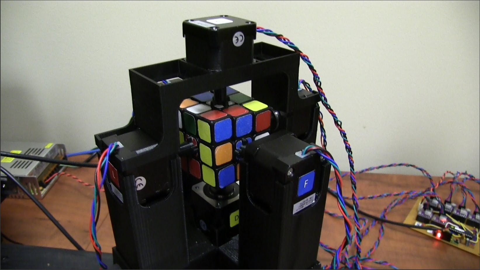 Einen Rubiks Cube in 1 Sekunde lösen