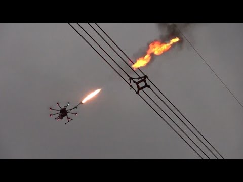 Flammenwerfer-Drohne reinigt Hochspannungsleitung