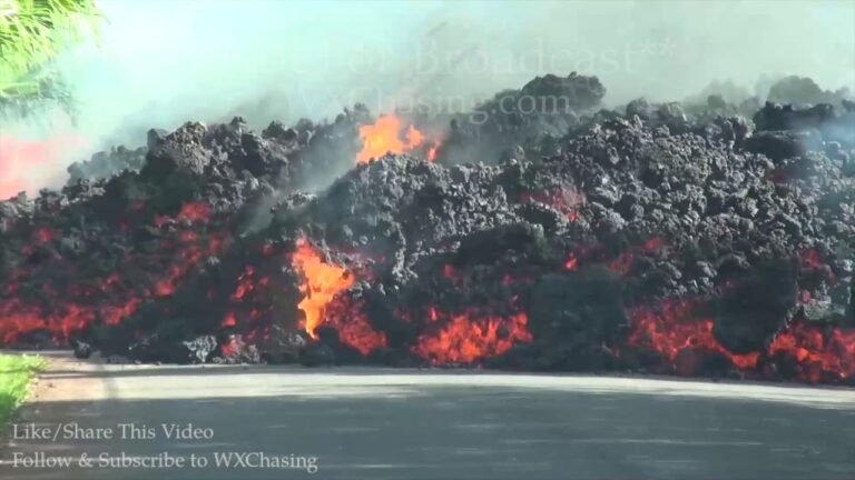 Ford Mustang wird von hawaiianischer Lava gefressen
