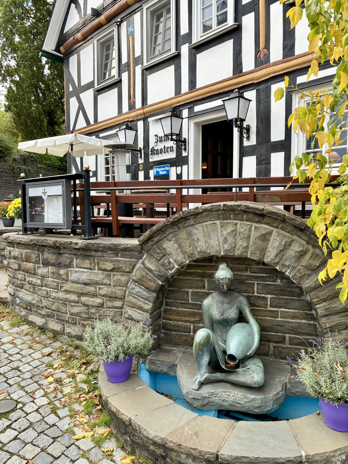 Brunnen mit Bronzefigur im Alten Flecken