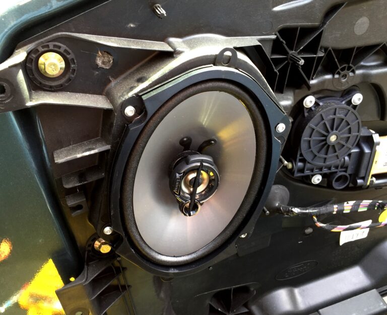 Tutorial: Frontlautsprecher bei Ford Fiesta MK6 austauschen (BJ2003)