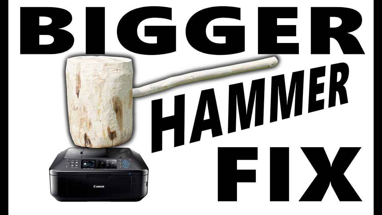 John Heisz repariert seinen Drucker mit einem Hammer