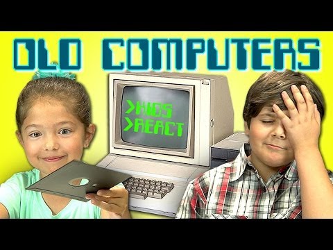 Kinder werden mit einem 70er Jahre Computer konfrontiert