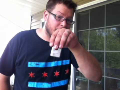 Kunststücke mit Zippo-Feuerzeugen