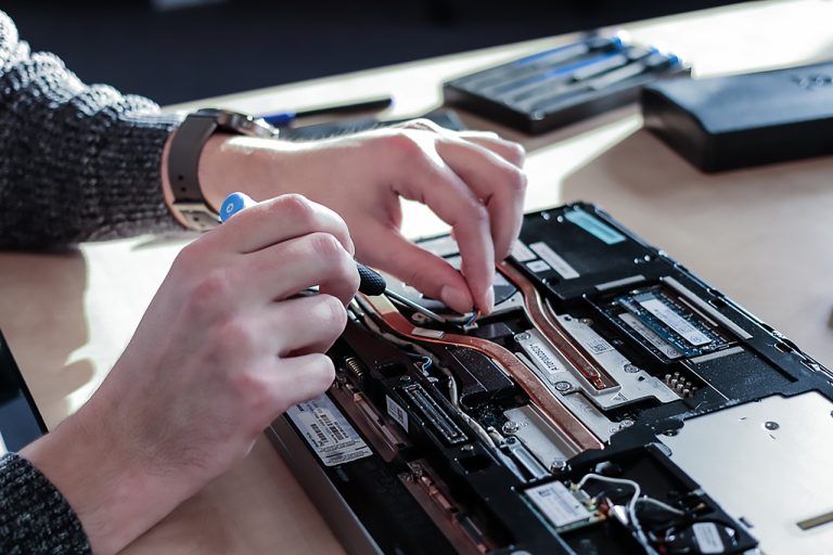 Windows 11 Installation auf alten PCs – Registry-Hack für inkompatible Hardware