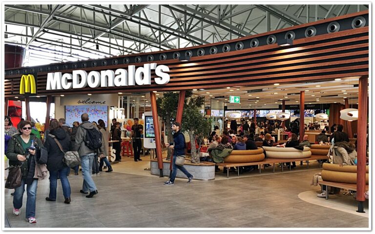 Der neue McDonalds Flagship Store im Terminal 2 Flughafen Frankfurt