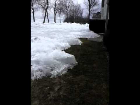 Naturphänomen: Gletscher schmelzen und im See treiben