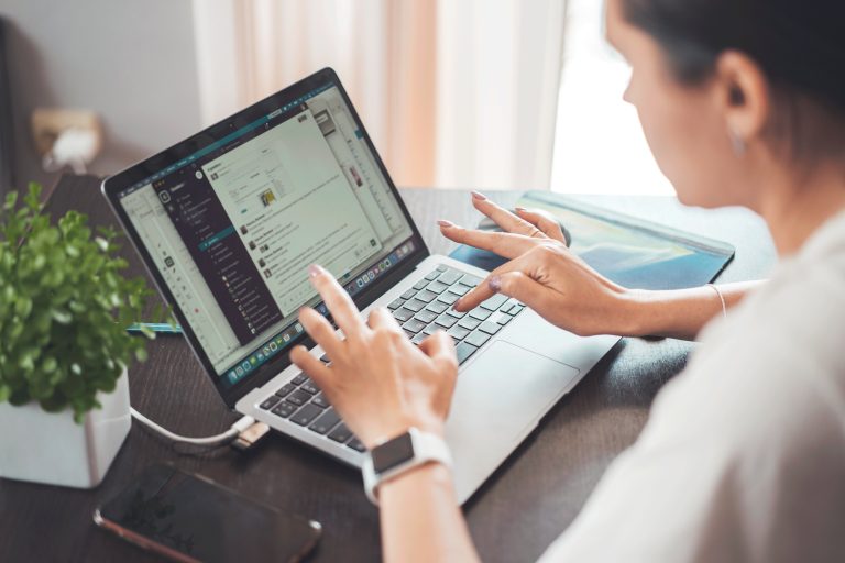 Mehr Zeit für den Gast: Wie moderne FeWo-Software die Ferienhausverwaltung revolutioniert