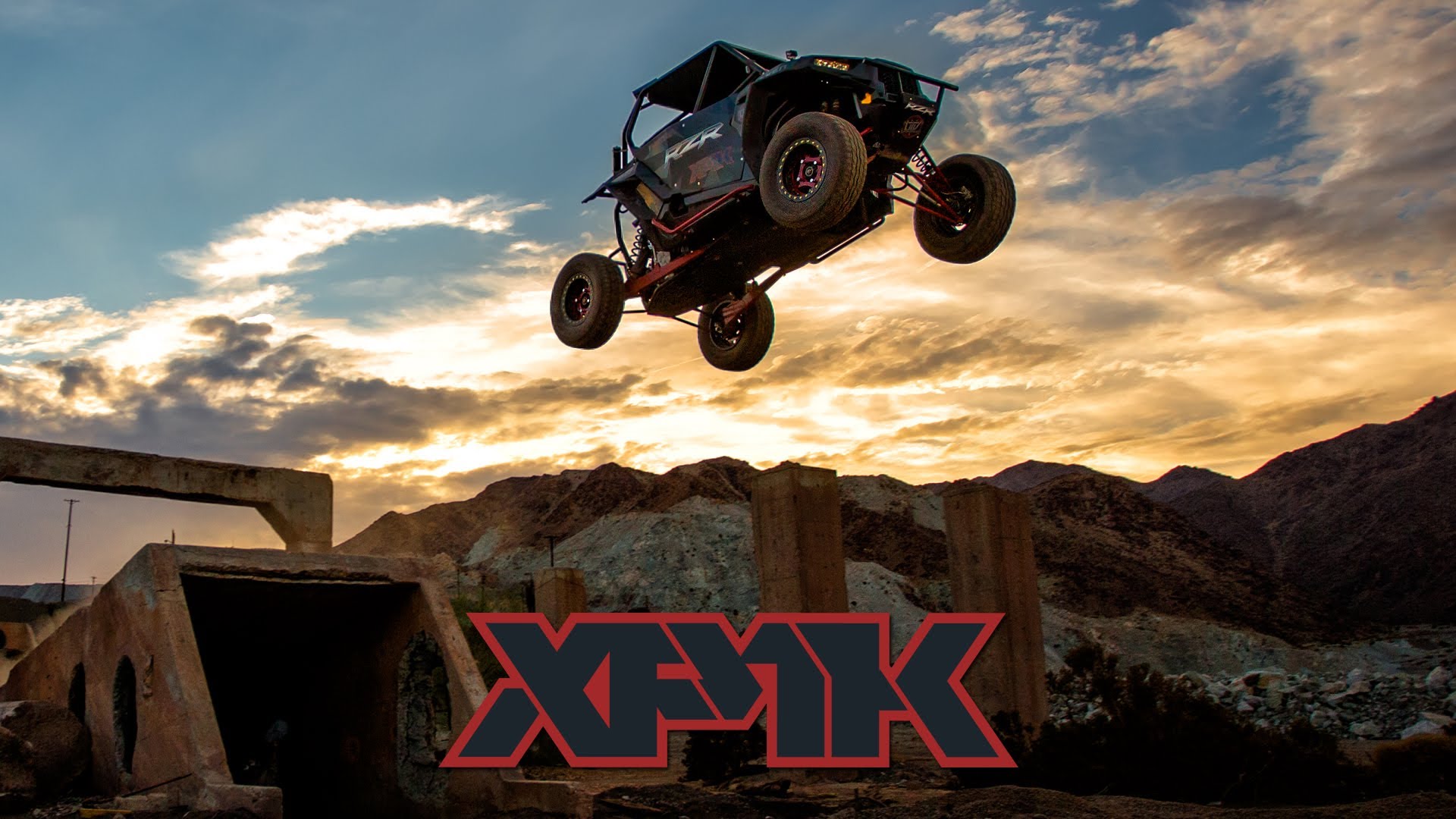 RJ Anderson düst mit einem RZR XP1K durch eine verlassene Minenlandschaft