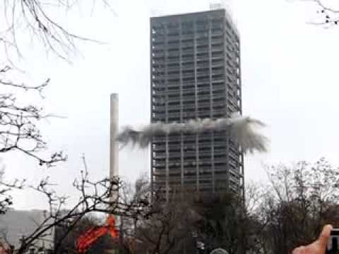 Sprengung des AfE Uni-Turms Frankfurt in Slowmotion