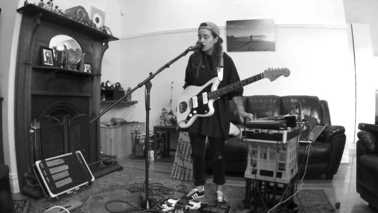 TASH SULTANA – JUNGLE (LIVE@HOme RECORDING)