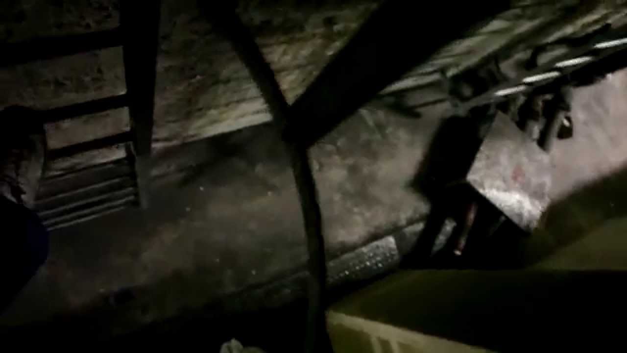 Verborgenes Kinderzimmer in einer U-Bahn Station